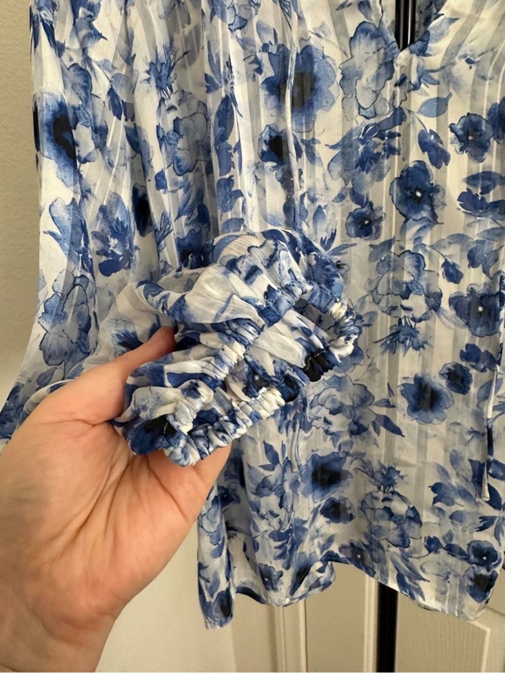 H&M Ruffle-Trimed Creped Blouse - Picture 4 of 5